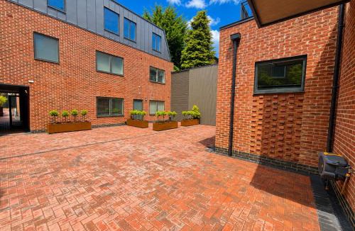 High Barnet Apartment | BRAND NEW! Stunning 3 Bedroom Apartment,sleep 8