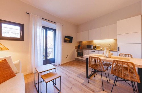 Barri Vell Apartment | Bravissimo Calderers El Llop, with river views