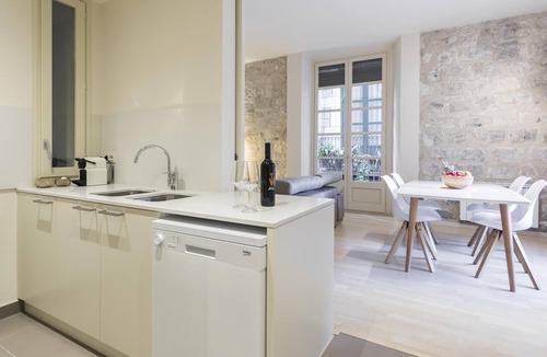 Old Town Apartment | Bravissimo Cort Reial 1B, charming apartment