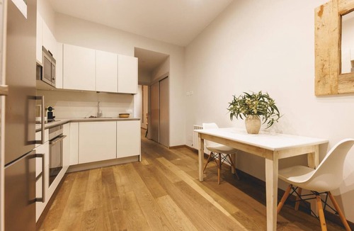 Barri Vell Apartment | Bravissimo Força 17 Natura, with one-bedroom and small terrace