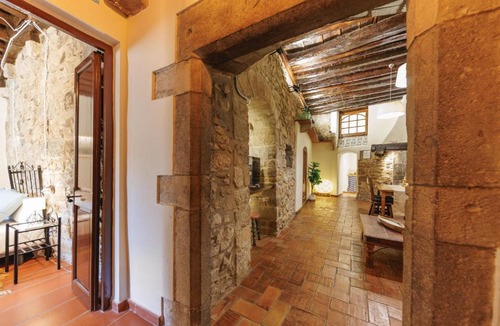 Barri Vell Apartment | Bravissimo Girona 1593, Pedestrian Area with Medieval charm