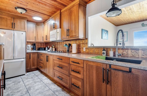 Leamington House | Breathtaking views on Lake Erie.