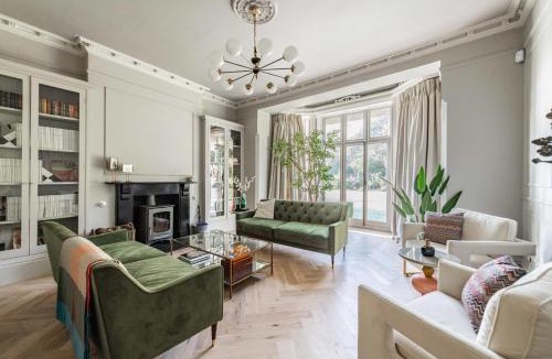 Bressingham House | Bressingham Lodge by Leap Escapes