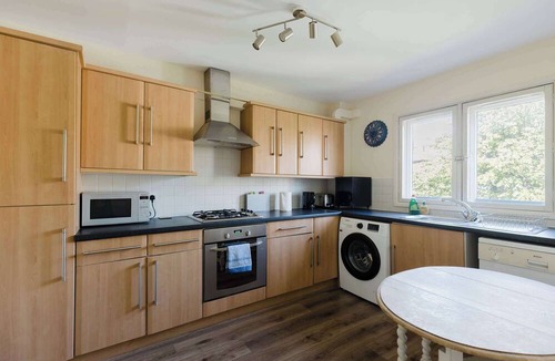 Kennington Apartment | Bright 1 BDR Apartment with Private Terrace