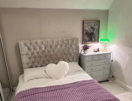 Rosyth House | Bright 3 bedroom house with private garden near Edinburgh - Woodside home
