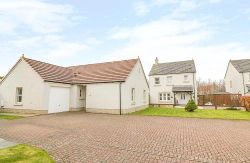 Ayr House | Bright and Beautiful