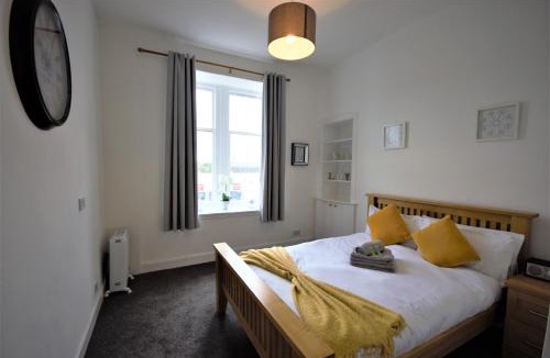 Partick Apartment | Bright and Cosy West End Apartment
