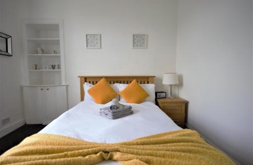 Partick Apartment | Bright and Cosy West End Apartment