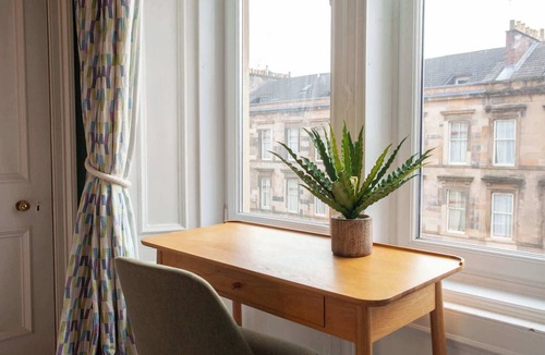 Glasgow Westend Apartment | Bright and Spacious Flat in Trendy Finnieston
