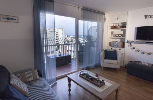 Sant Pol De Mar Apartment | Bright apartment, with sea view, in the center of Sant Pol de Mar