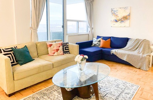 Flemingdon Park Apartment | Bright Apartment Close to City w/ Free Parking