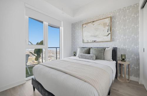 The Queensway Apartment | Bright Condo Retreat Skyline Views & Balcony