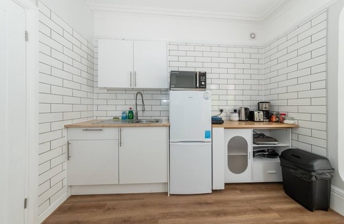 Caversham Apartment | Bright Cosy Studio Prime Location Central Caversham - Pass the Keys