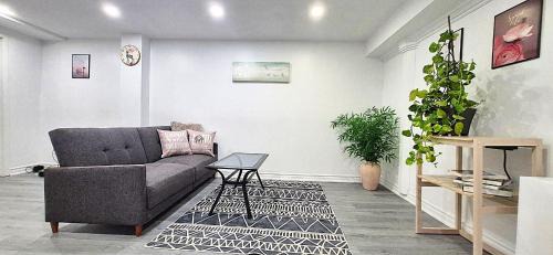 Steeles House | Bright & Cozy Rooms with Privated Bathrooms in Toronto