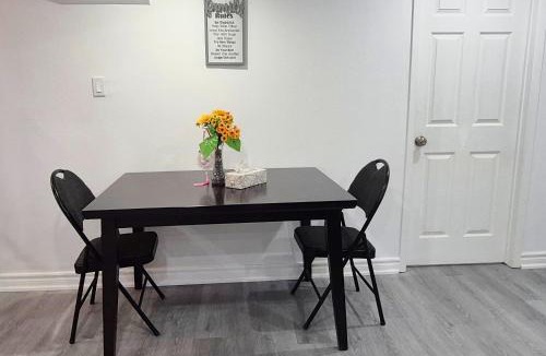 Steeles House | Bright & Cozy Rooms with Privated Bathrooms in Toronto
