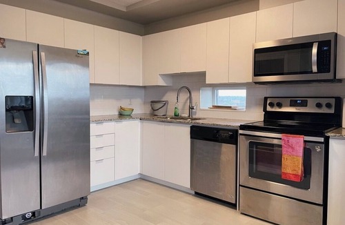 Old East York Condo | Bright east end condo, pet-friendly!