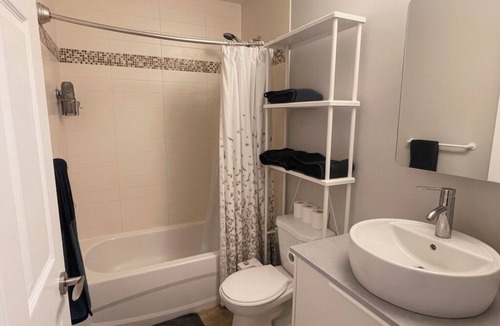 Old East York Condo | Bright east end condo, pet-friendly!