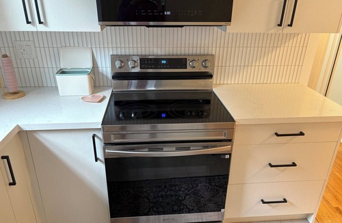 Woodbine Heights Apartment | Bright East York Retreat | Walk to Danforth and Transit | Free Parking