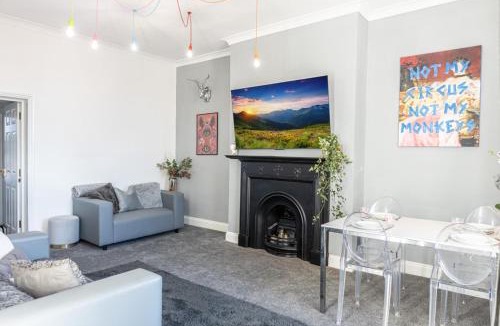 Witham Apartment | Bright High St Apartment In Heart Of Town Sleeps 6