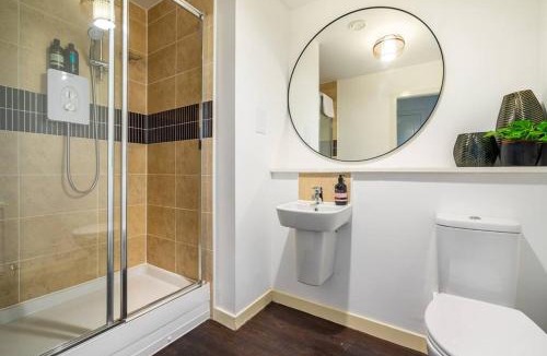 Muirhouse Apartment | Bright, modern 2 bedroom house with free parking!