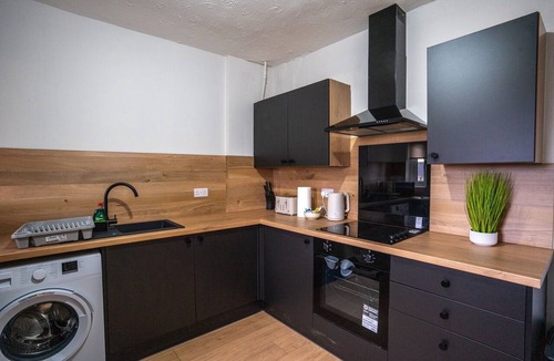 Shotts Apartment | Bright & Modern 2BR Home – Perfect Shotts Stay