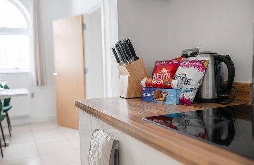 Chelmsford House | Bright & Modern 3 Bed Home | Sleeps 5