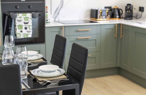 Paisley House | Bright & Modern 3-Bed | Next To Glasgow Airport