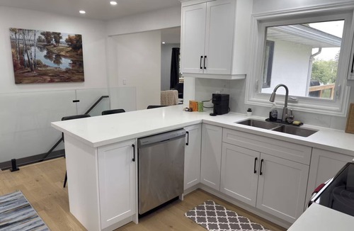 Bobcaygeon House | Bright Newly Renovated Cottage in Kawartha Lakes! Large deck/Lakeview!