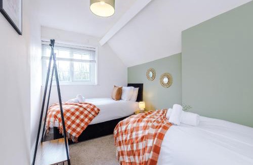 Rossett House | Bright Rossett 2 Bedroom Stay Free Parking Sleeps 4