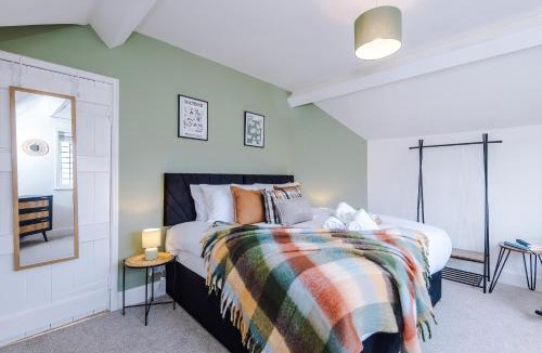 Rossett House | Bright Rossett 2 Bedroom Stay Free Parking Sleeps 4