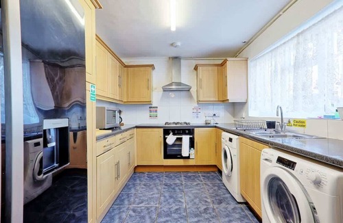Tilbury House | Bright & Spacious 2BR Retreat in Tilbury