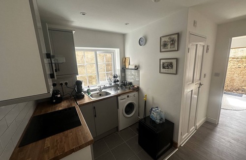 Bow Apartment | Bright & Spacious Entire 1- Bedroom Apartment with Living Room & Private Garden