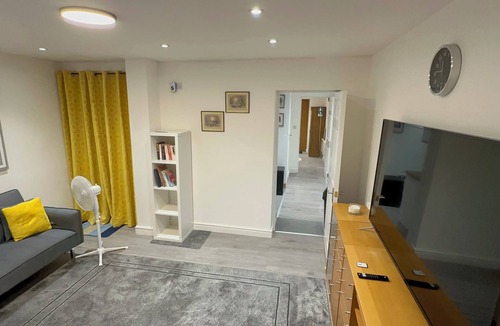 Bow Apartment | Bright & Spacious Entire 1- Bedroom Apartment with Living Room & Private Garden