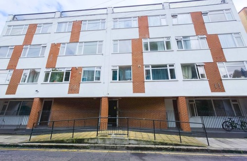 Shadwell Apartment | Bright Spacious Flat near Shadwell Station I PTK