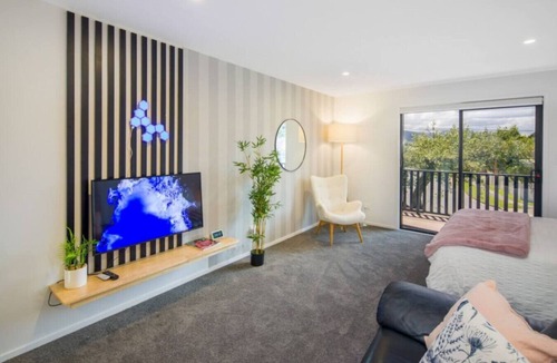 Lower Hutt Apartment | Bright Studio Apartment on Macky Street