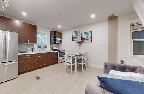 Cabbagetown Apartment | Bright & Stylish 3 BR apartment with Terrace near Metropolitan University
