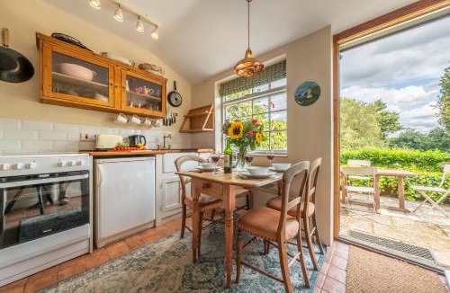 Lavenham House | Brimming with Medieval charm - Weavers Cottage