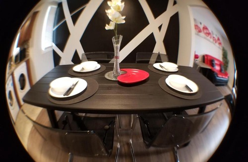 Downtown Ottawa Apartment | Bringing Sunshine into your ❤. Downtown retreat