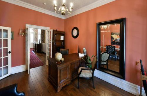 Historic Old Town Bed & Breakfast | Brockamour Manor Bed and Breakfast