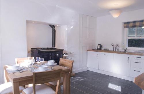 Llanwrtyd Wells House | Bronfelin & Troed-y-Rhiw Holiday Cottage