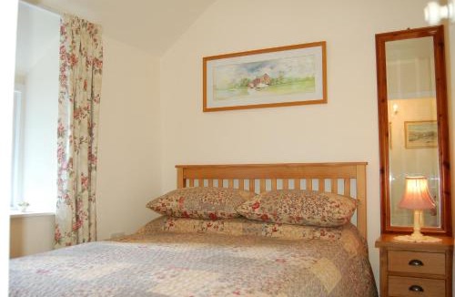 Cwrt House | Bronhaul Cottage in Pennal