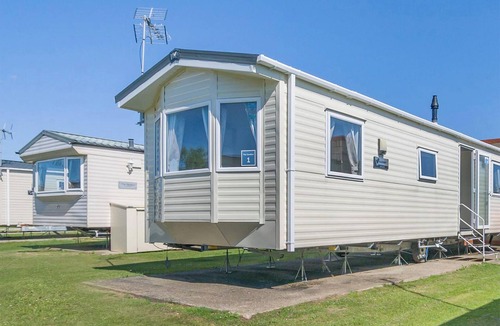 Walton on the Naze House | Bronze 2 Bedroom Caravan, Sleeps 6 P