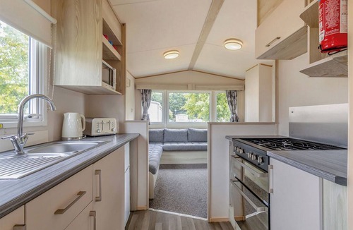 Clacton-on-Sea House | Bronze 2 Bedroom Caravan, Sleeps 4