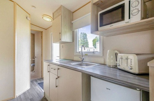 Clacton-on-Sea House | Bronze 2 Bedroom Caravan, Sleeps 4