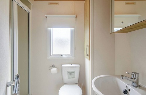 Clacton-on-Sea House | Bronze 2 Bedroom Caravan, Sleeps 4
