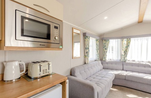 Kidwelly House | Bronze 3 Bedroom Caravan, Sleeps 8. With parking.P