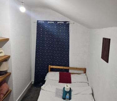 Dartford House | Budget Double Room in Dartford Central
