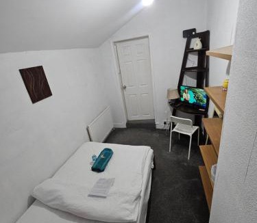 Dartford House | Budget Double Room in Dartford Central