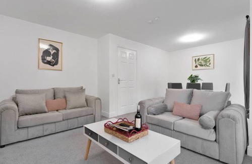 Kirkliston House | Buie`s Runway Retreat