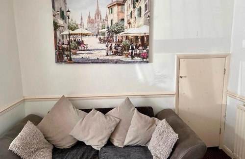 Chafford Hundred Apartment | Bull Double bed in shared house